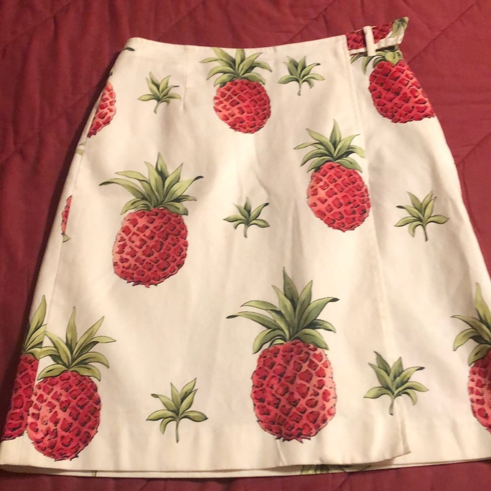 Talbots sz 4 Stretch Skirt w/Kick. Pineapple print